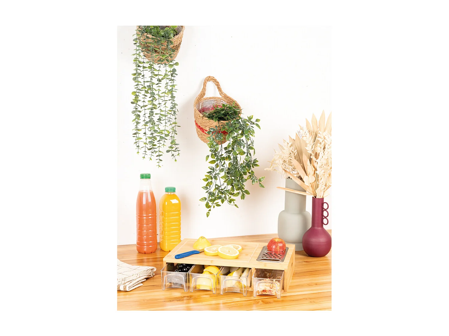 Planche à découper en bambou 4 récipients et rappe intégrée