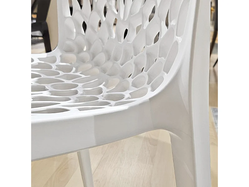 Lot de 4 chaises de repas blanches ajourées et empilables - GRUYER 2