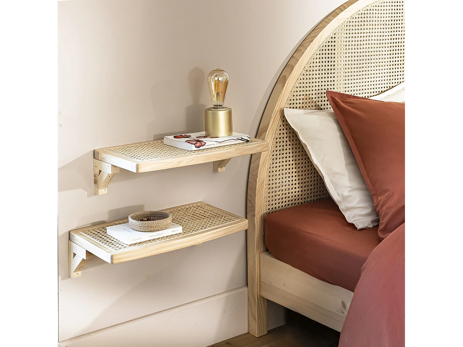 Lit adulte en pin massif avec véritable cannage 160x200 + set de 2 planches de chevet cannage - ANNA