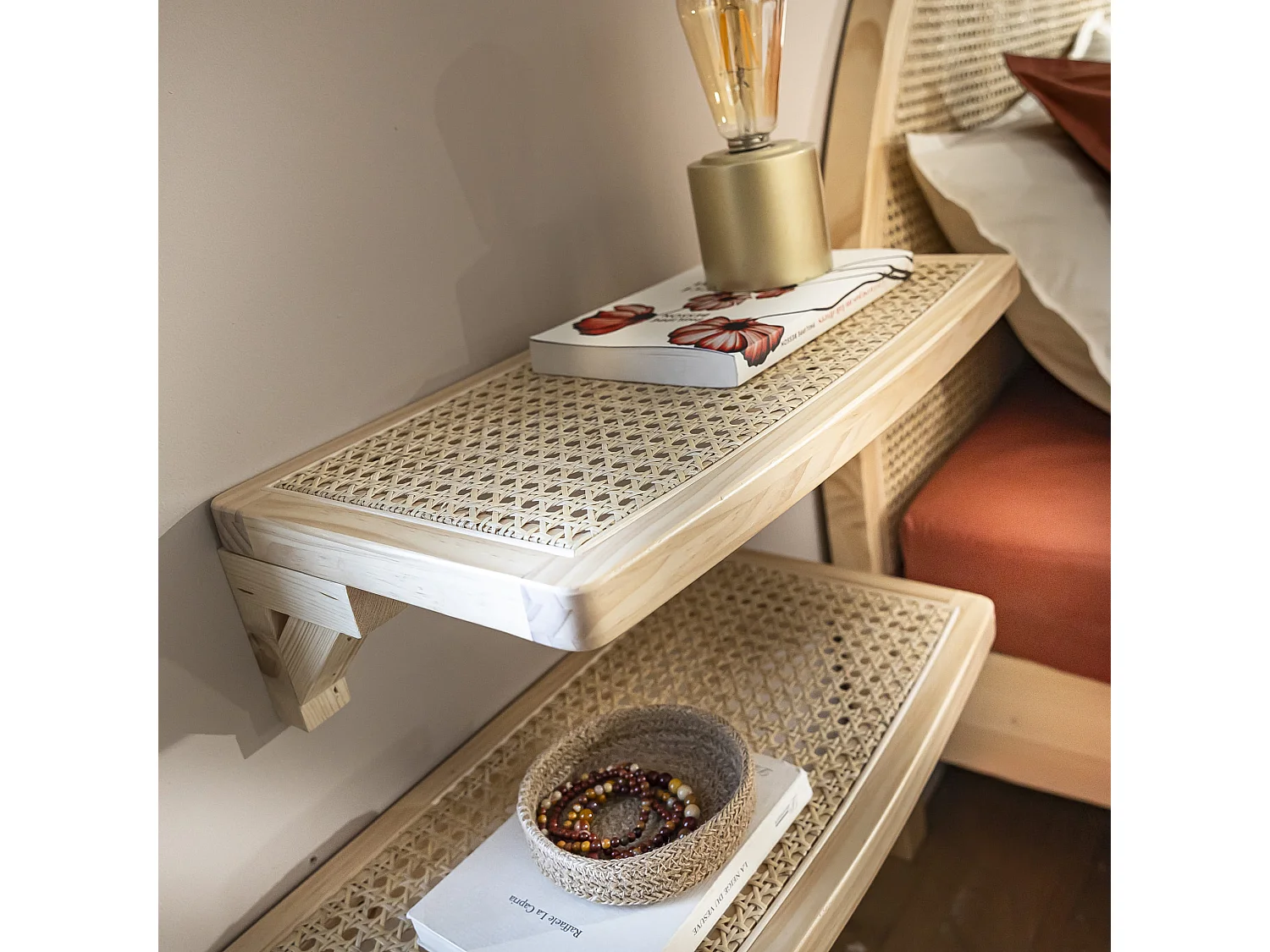 Lit adulte en pin massif avec véritable cannage 160x200 + set de 2 planches de chevet cannage - ANNA