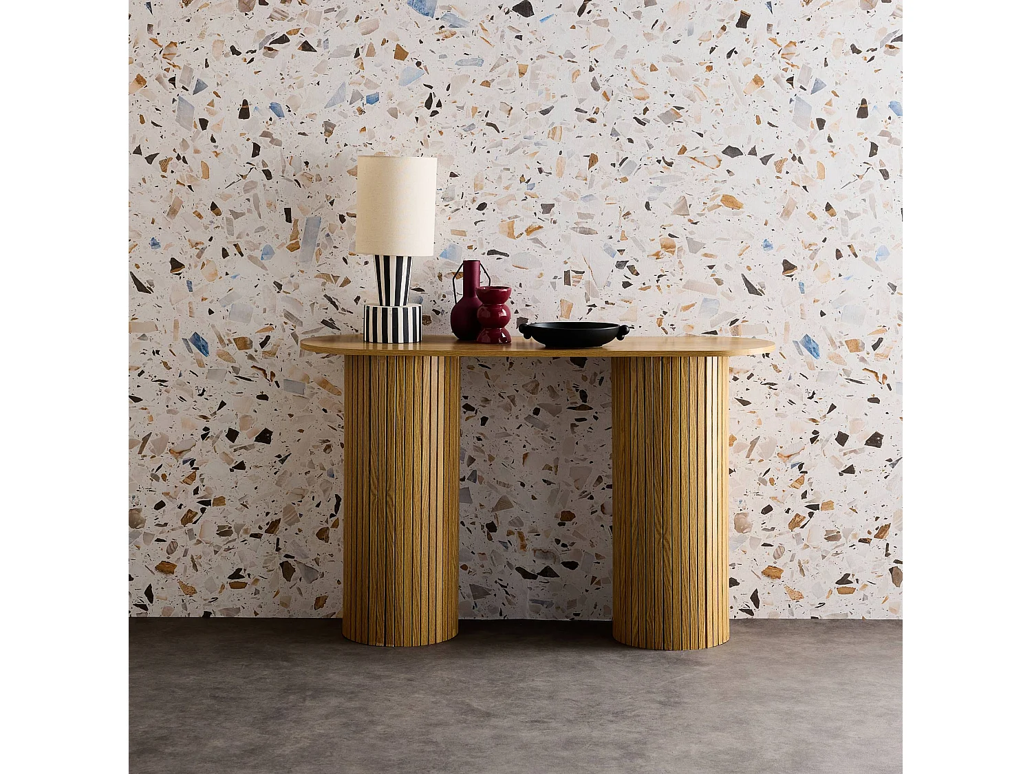 Consolle ovale scandinava con effetto legno scanalato, marrone