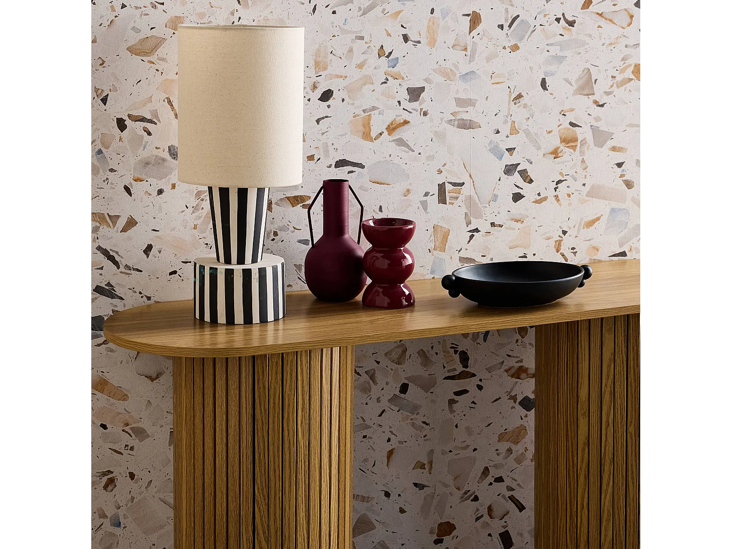 Consolle ovale scandinava con effetto legno scanalato, 120cm, marrone