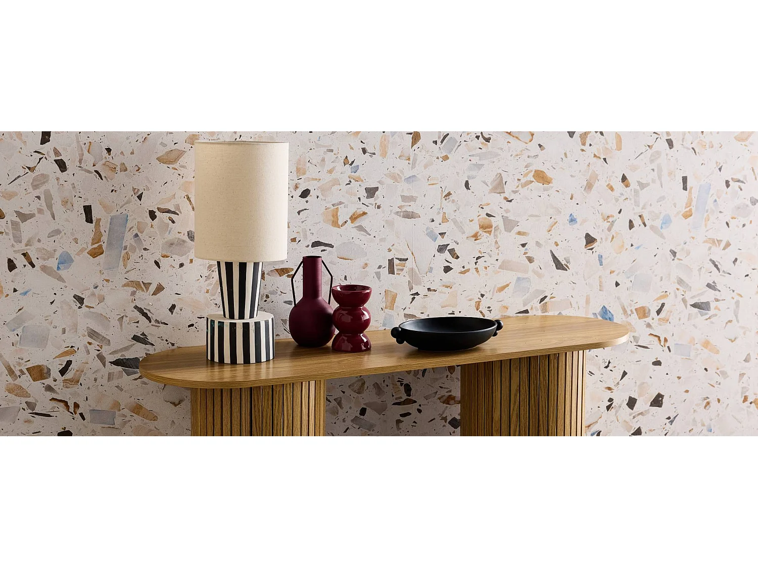 Consolle ovale scandinava con effetto legno scanalato, 120cm, marrone