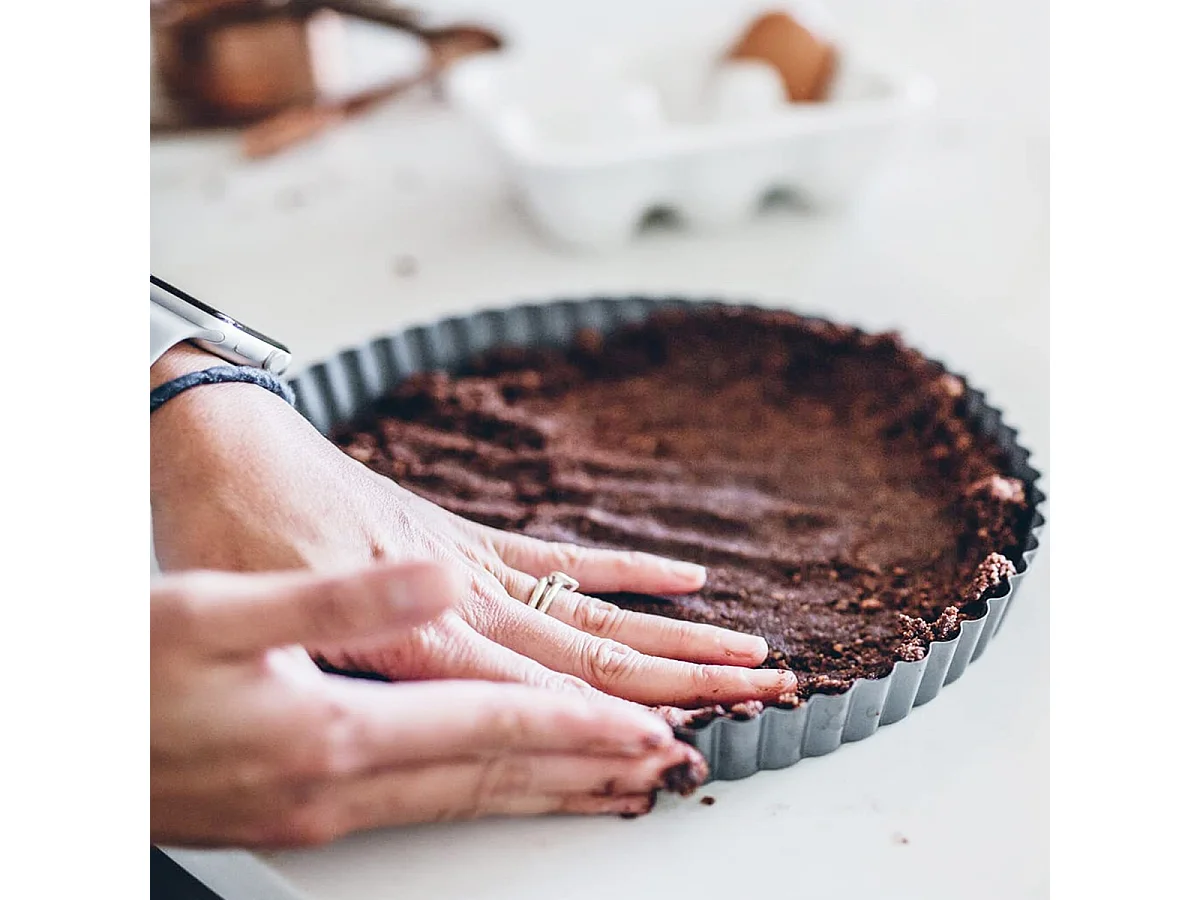 Plat à tarte rond avec fond amovible, moule de cuisson antiadhésif, moule à manqué anti-adhérent coloris gris - Diamètre 28 cm
