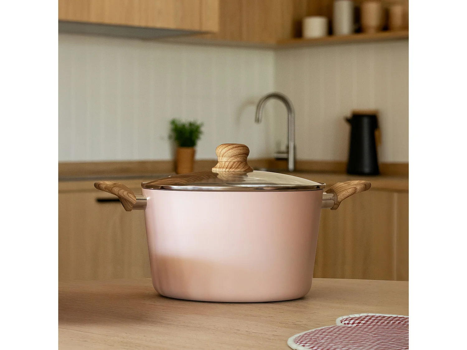 Menastyl - Faitout Colorama 24cm En Aluminium Recycle Rose Couvercle En Verre