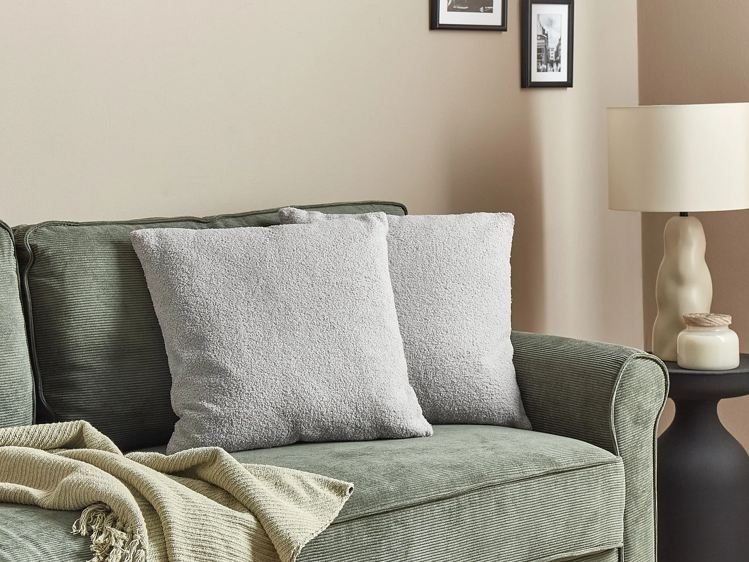 Lot de 2 coussins décoratifs LEUZEA Bouclé 45 x 45 cm Gris Unicolore