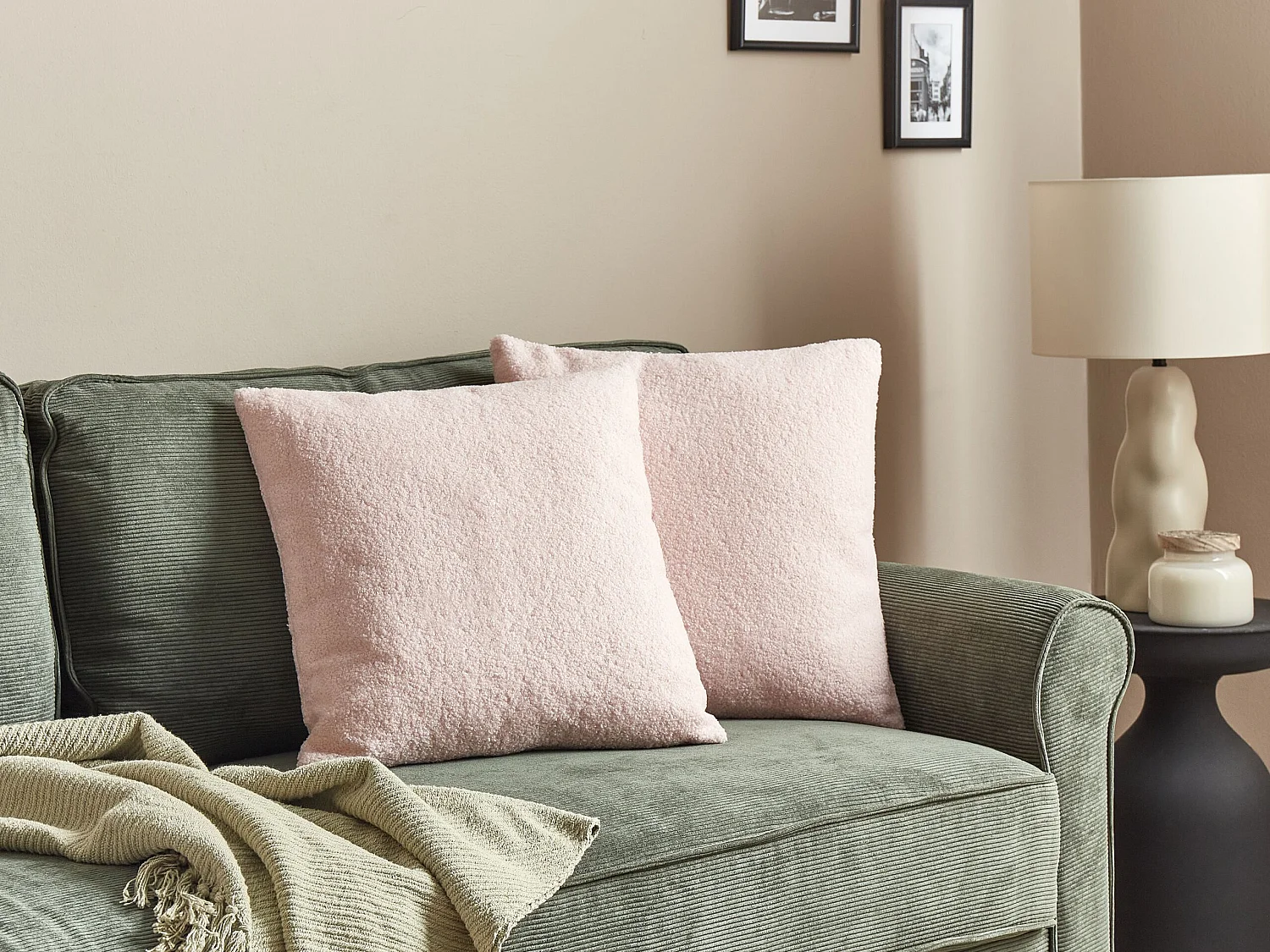 Lot de 2 coussins décoratifs LEUZEA Bouclé 45 x 45 cm Rose pastel Unicolore