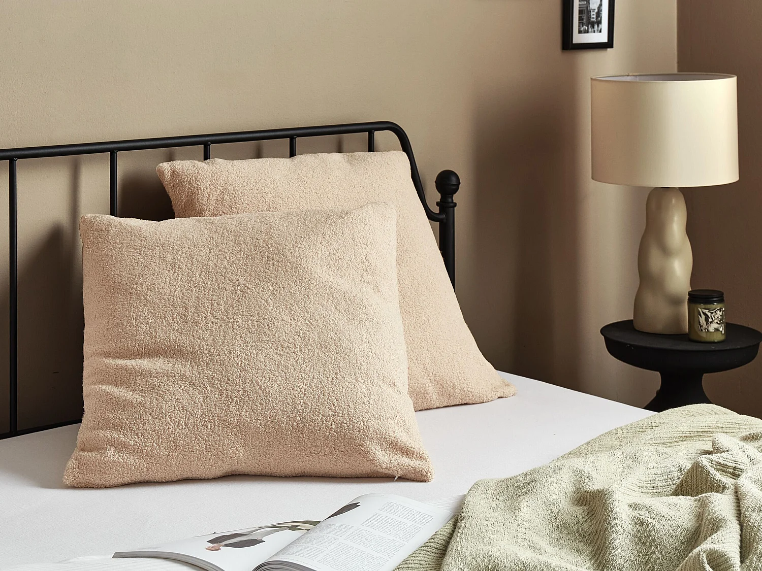 Dekokissen 2er Set mit Füllung Bouclé beige quadratisch 60x60cm einfarbig Leuzea