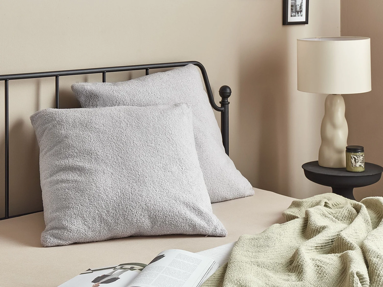 Set di 2 cuscini LEUZEA Bouclé 60 x 60 cm Grigio Tinta unita