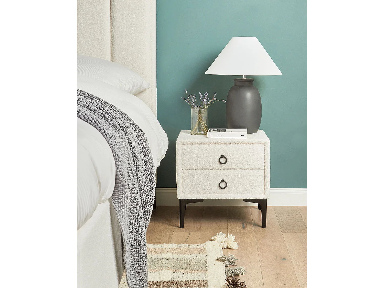 Table de nuit à 2 tiroirs SEZANNE Bouclé Blanc cassé