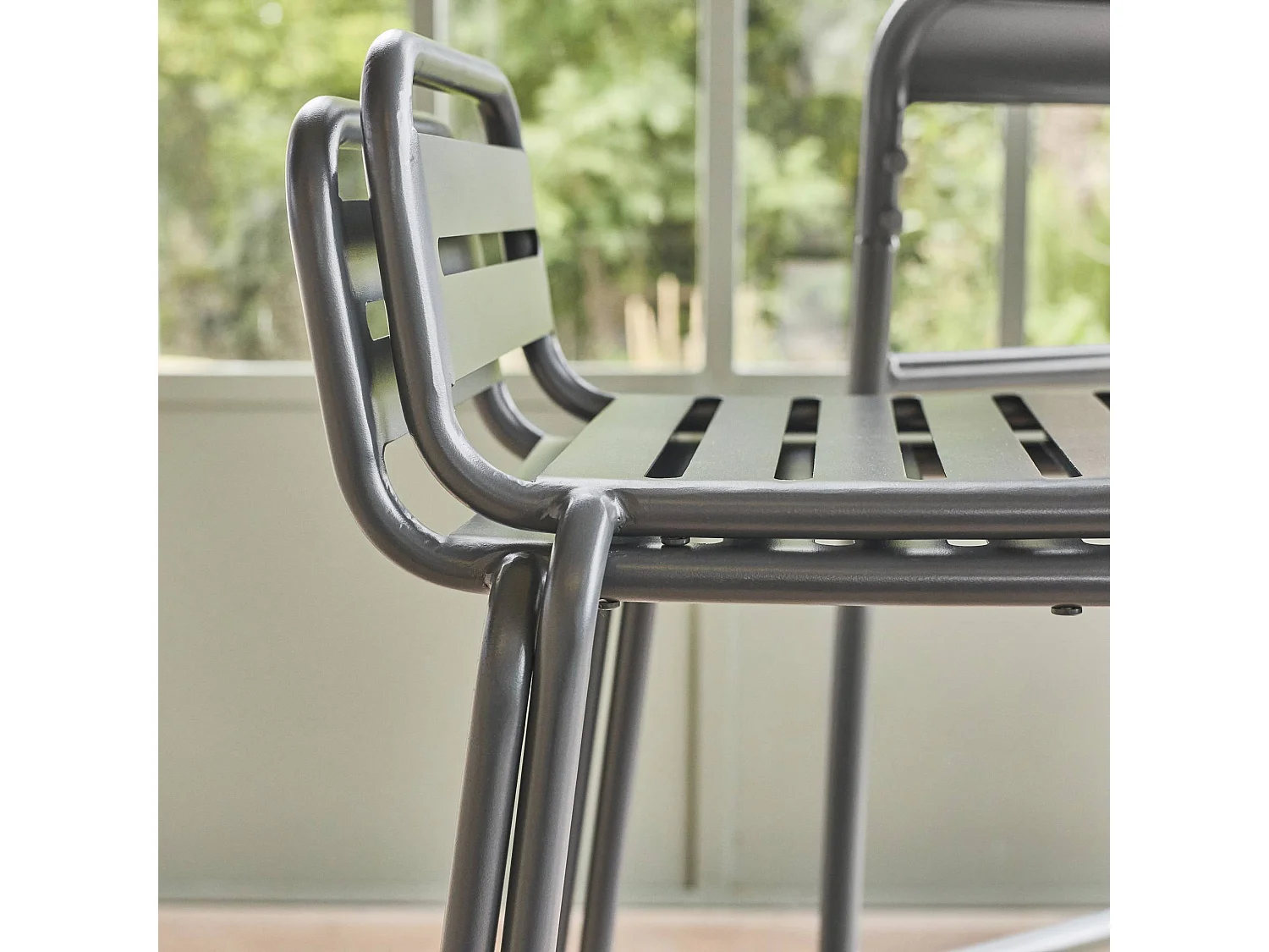 Lot de 4 chaises hautes de jardin acier. 4 places. anthracite. L 44 x P 41 x H 85cm