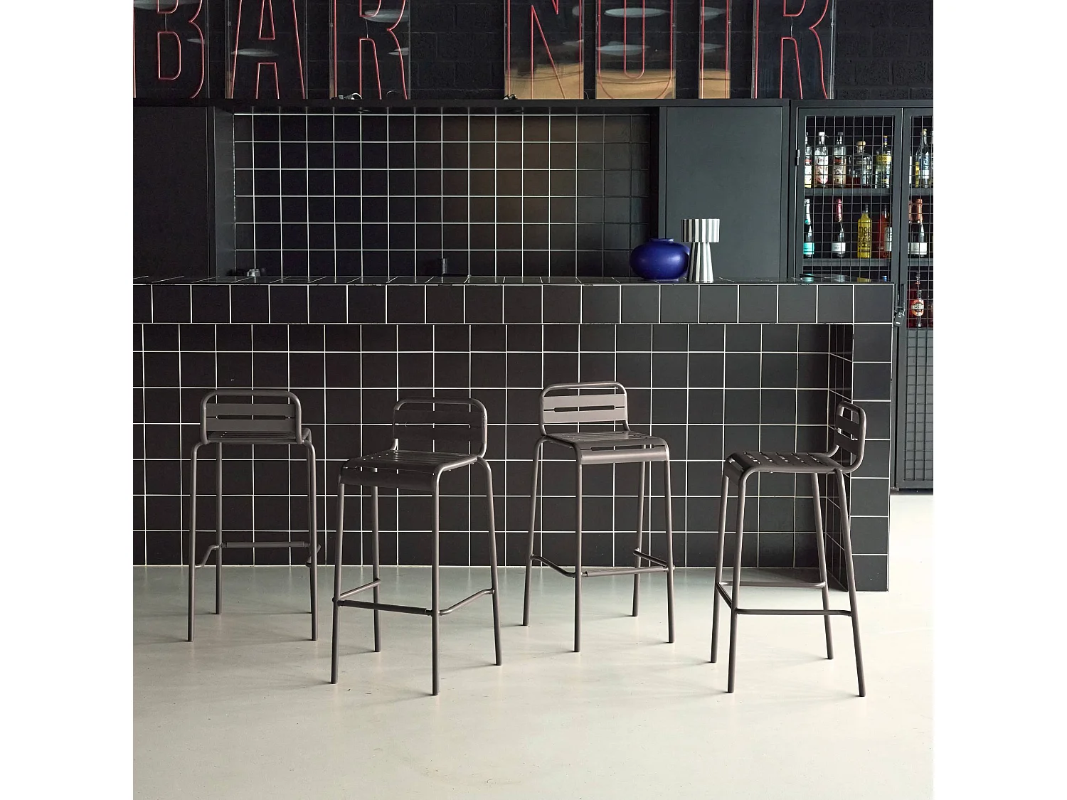 Lot de 4 chaises hautes de jardin acier. 4 places. anthracite. L 44 x P 41 x H 85cm