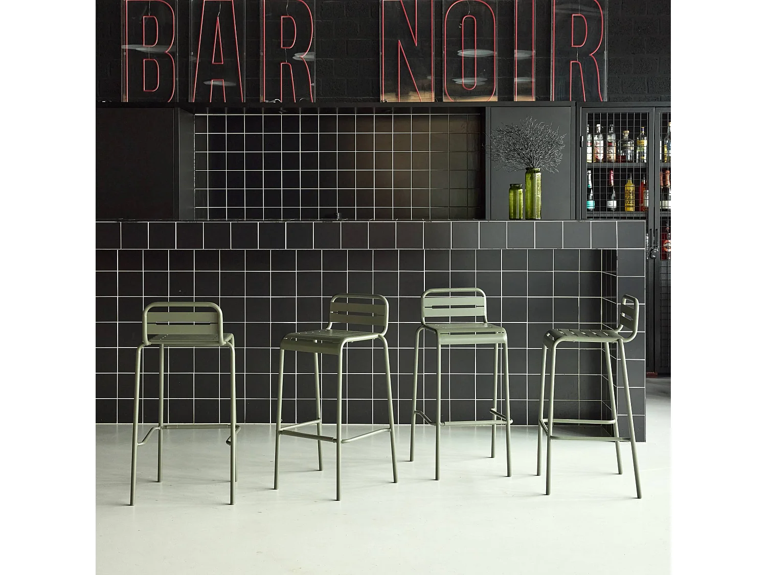 Lot de 4 chaises hautes de jardin acier. 4 places. kaki. L 44 x P 41 x H 85cm