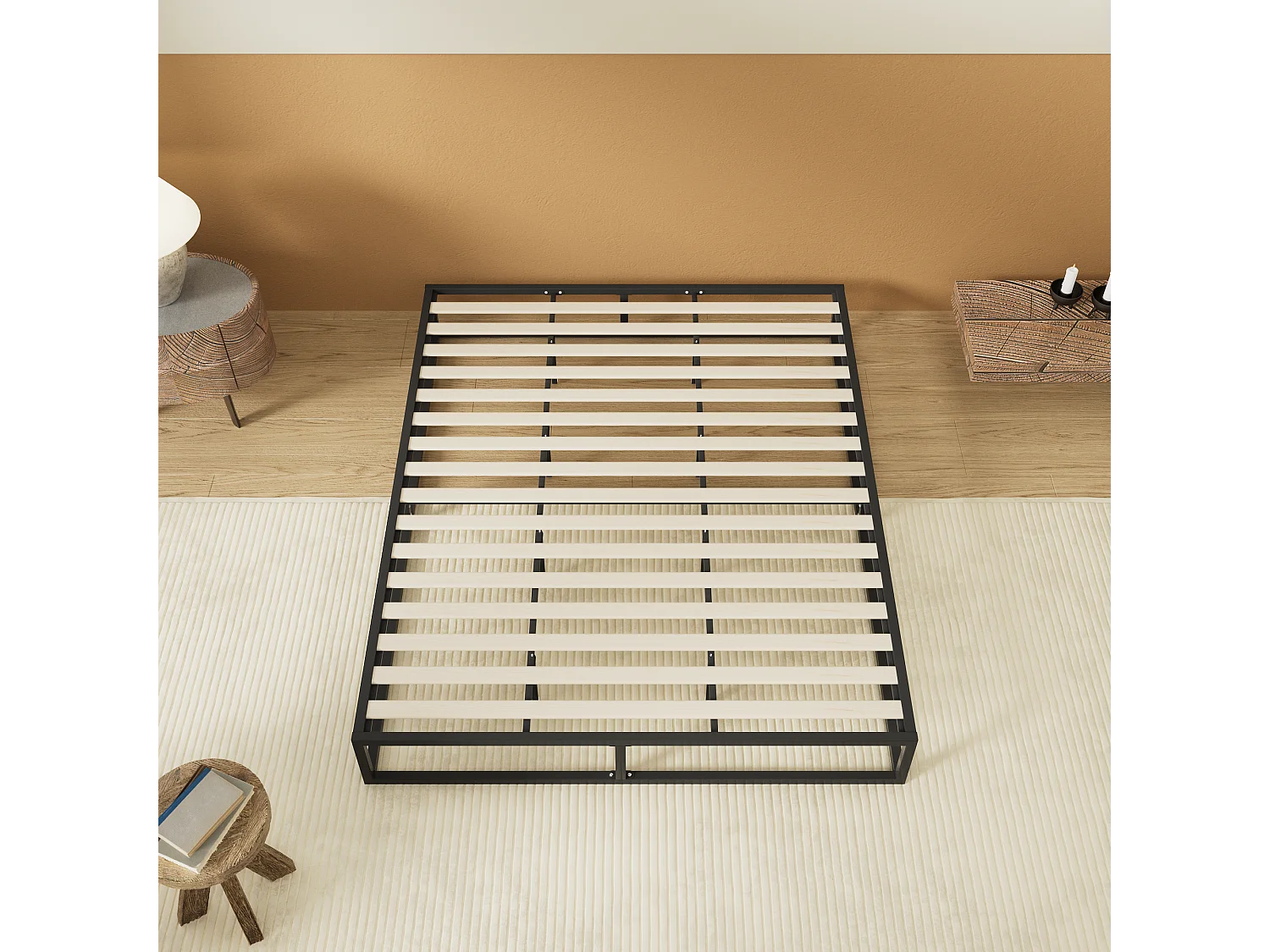 Lit 140x190 cm, cadre en acier, lattes en bois