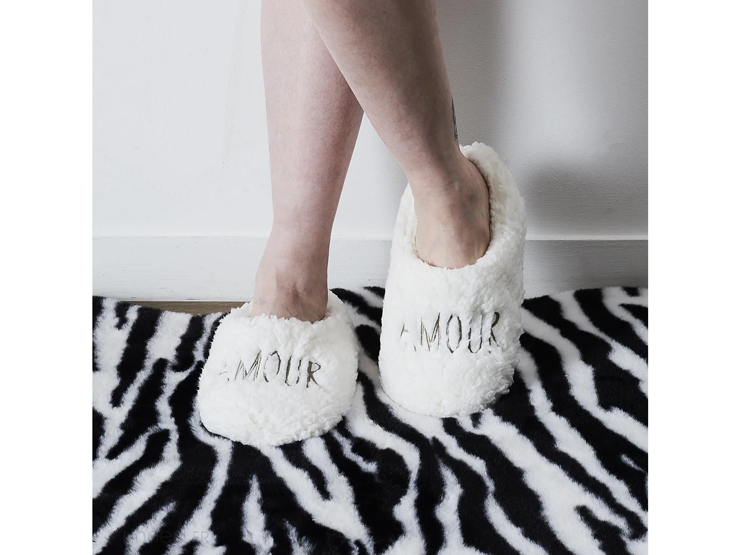 Chaussons taille unique en polyester aspect doux collection AMOUR blanc