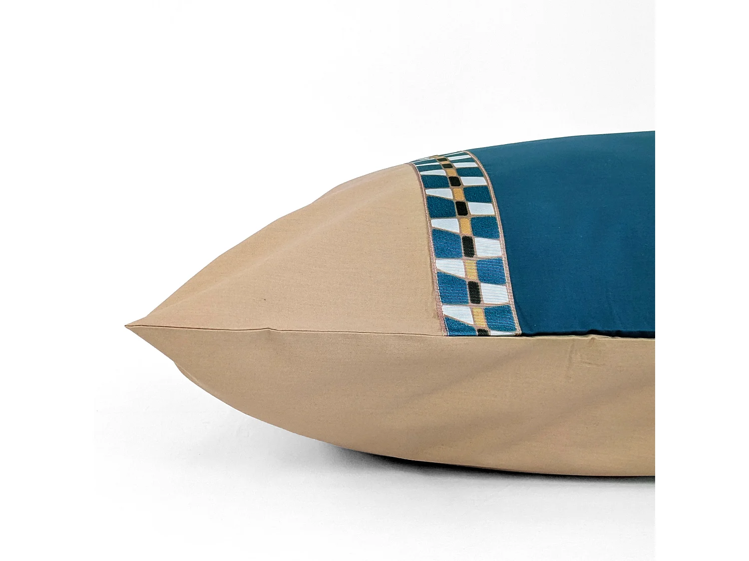 Parure de lit 3 pièces : housse 240x220 cm et taies 65x65 cm en percale de coton LINOA bleu cobalt