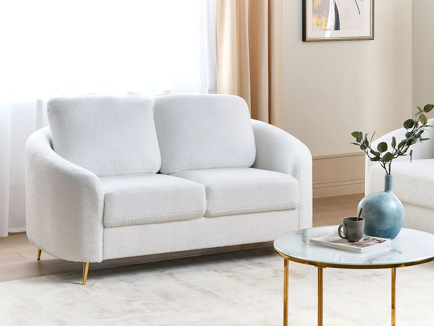 2-Sitzer Sofa Bouclé weiß mit Armlehnen goldenen Füßen glamourös modern Trosa