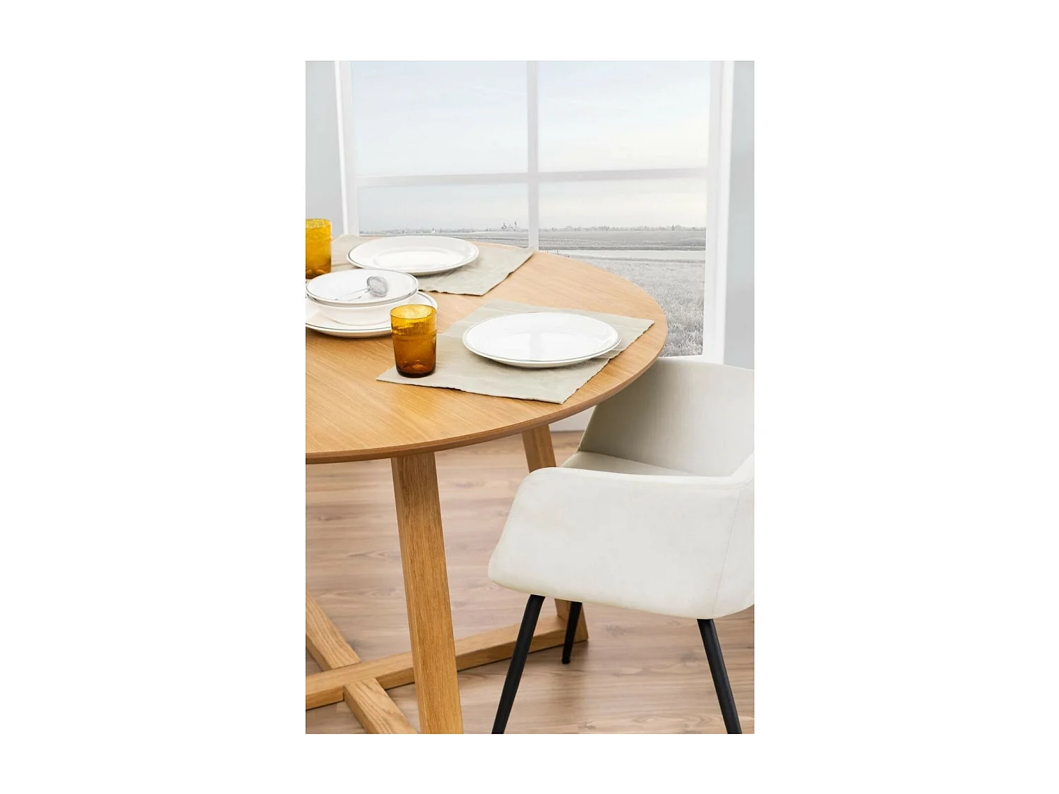 Table à manger ronde pieds croisés chêne naturel 4 places D120 - MOLY