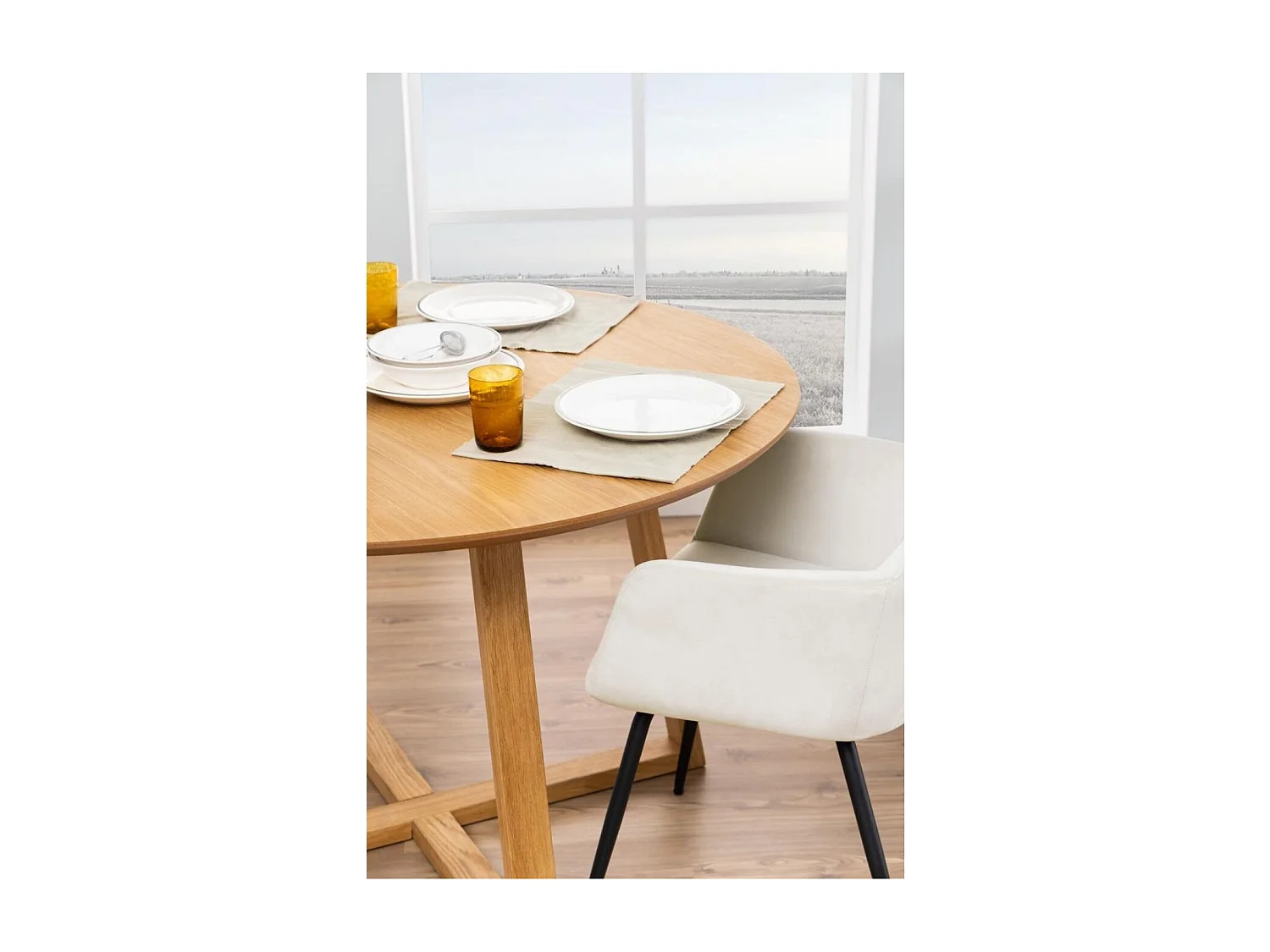 Table à manger ronde pieds croisés chêne naturel 4 places D120 - MOLY