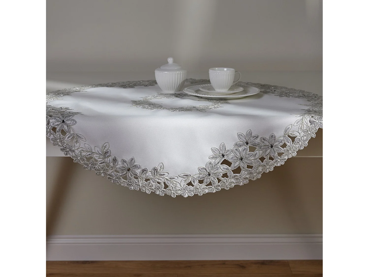 Kleines Tischtuch Adelaida2 Mittelweiß 80cm