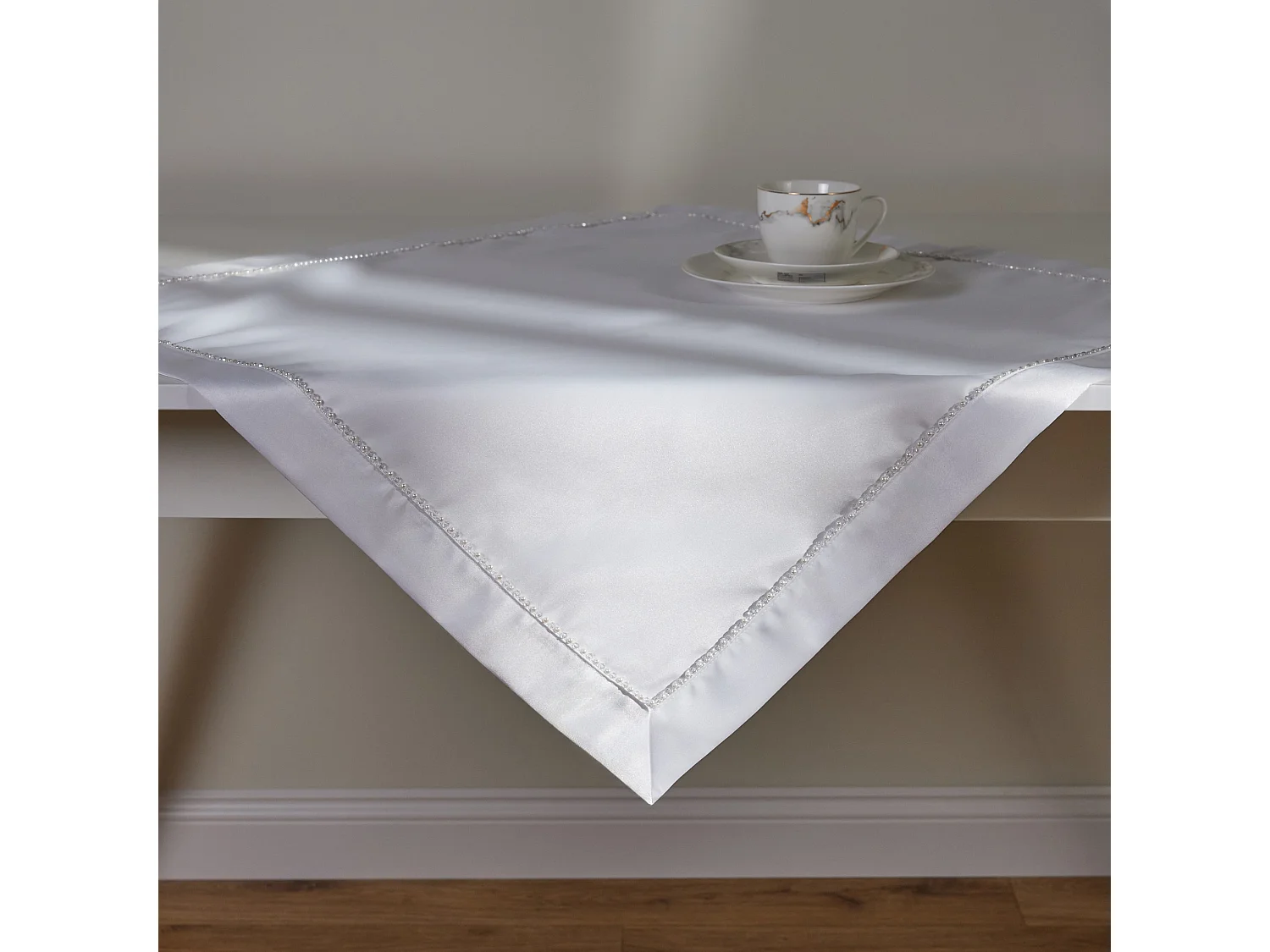 Kleines Tischtuch Alvio mittelweiß 80 x 80