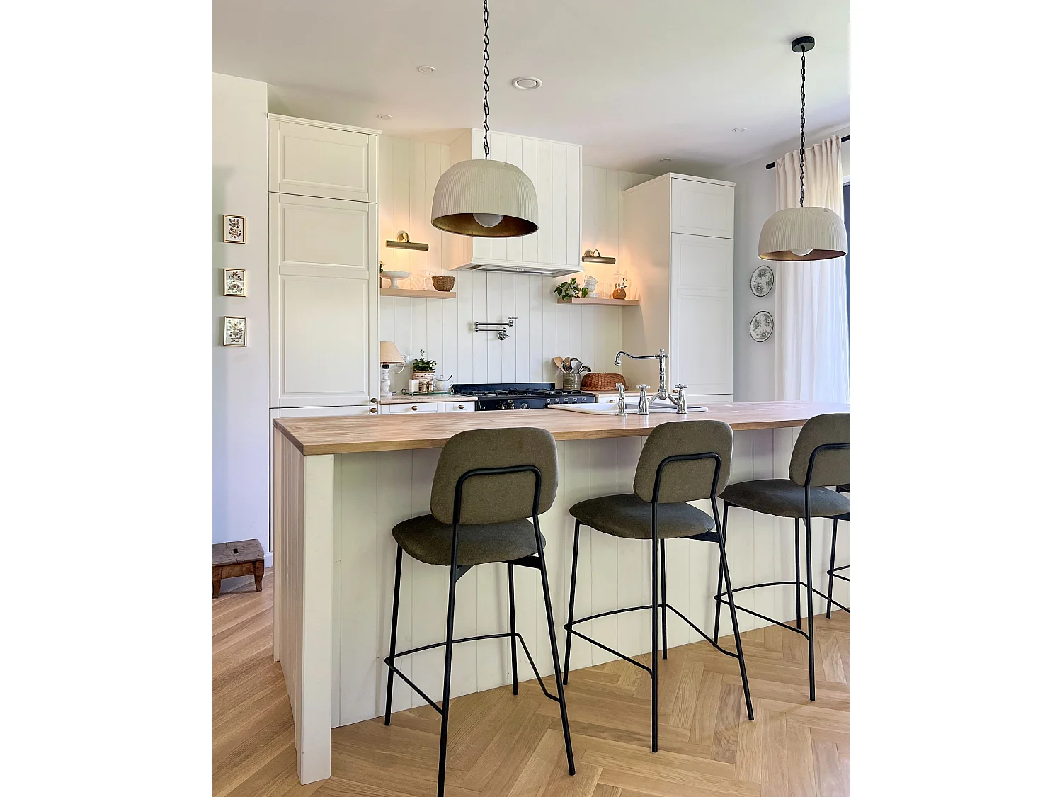 Set mit 2 Barstühlen DUETTE Samtstoff Olivgrün