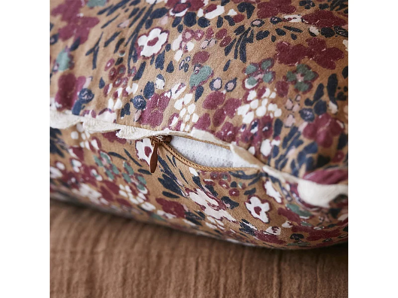 Lot 2 coussins 40 x 40 cm en gaze de coton camel et fleuri - ISABELA 1