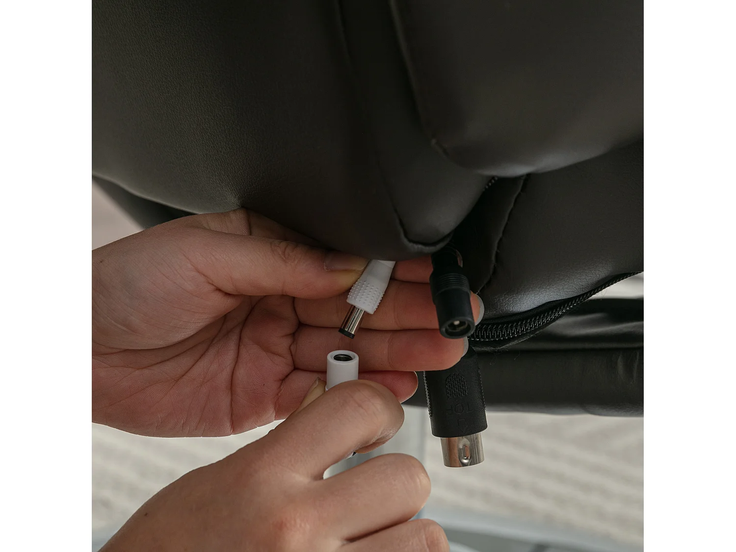 Fauteuil de massage en cuir pu avec repose-pieds,brun,d79 cm×h106cm