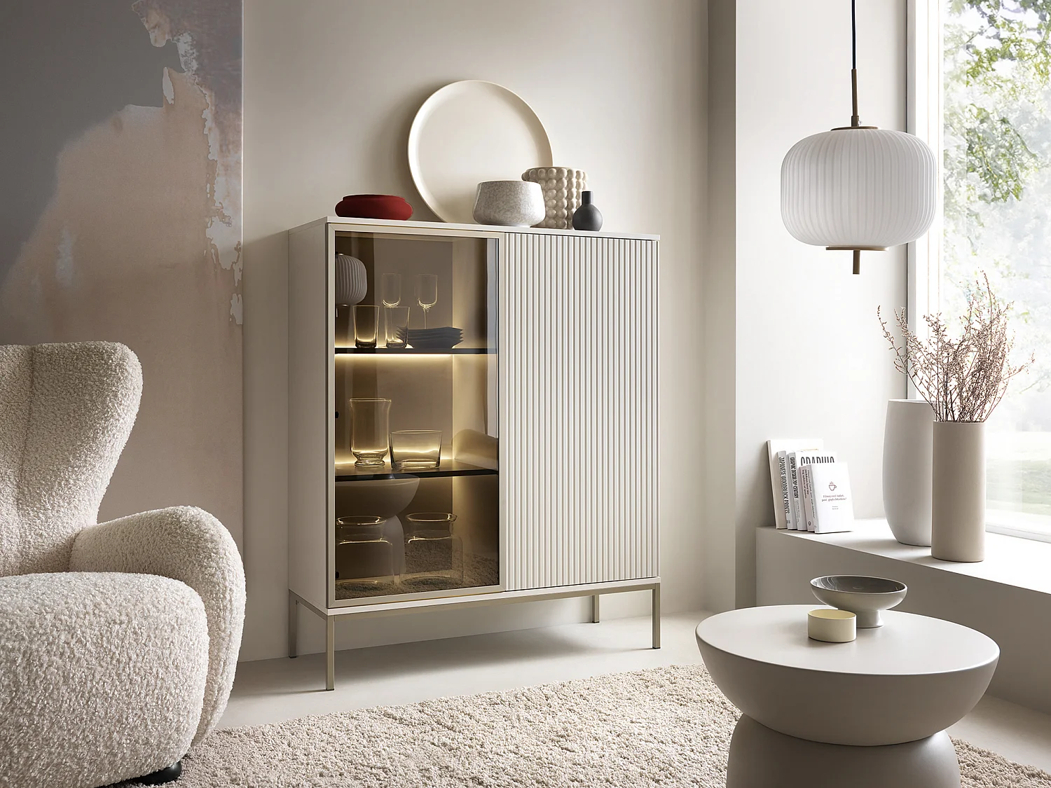 Vitrine 2 portes avec LEDs en MDF et verre fumé - Beige et noir - OVILA