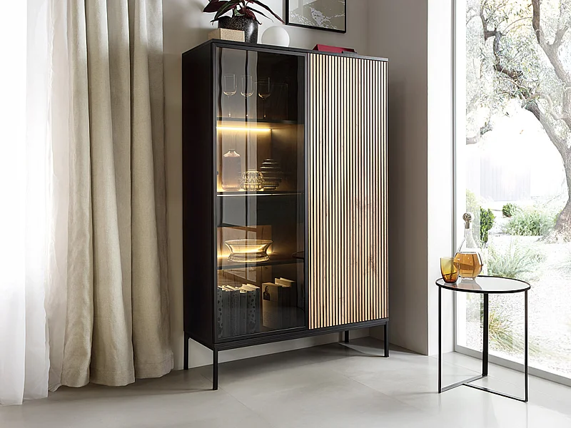 Vitrine 2 portes et 1 tiroir avec LEDs en MDF et verre fumé - Noir et Naturel - OVILA