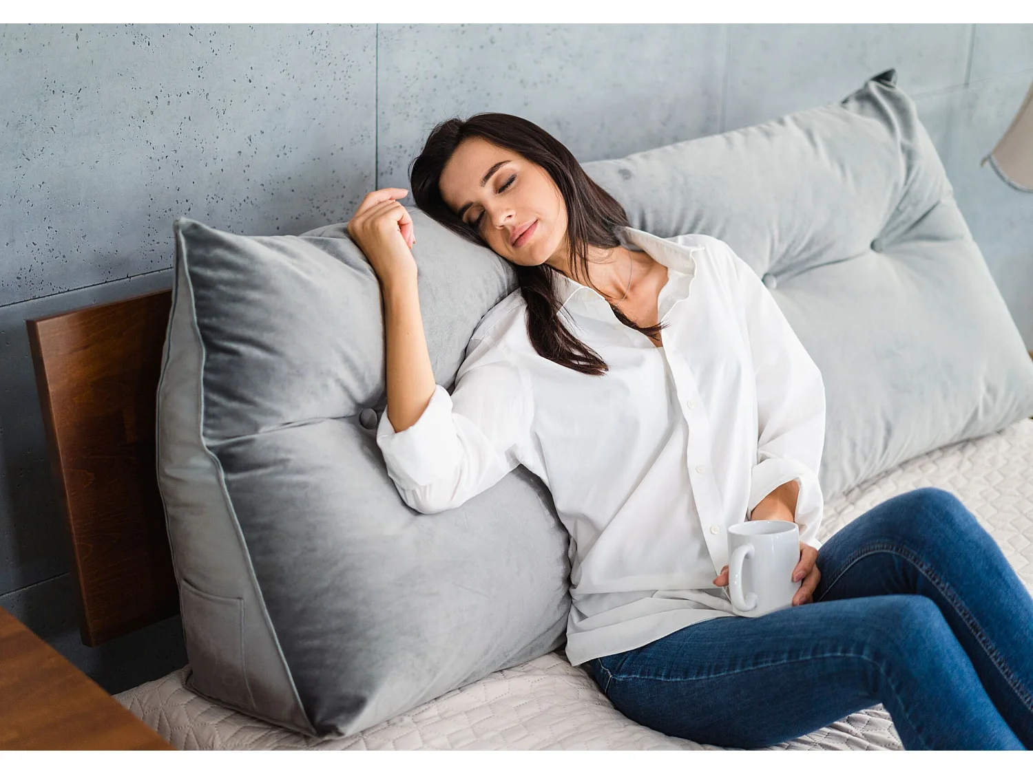 Poduszka na zagłówek PILLOW CHIC VELVET 140 szara