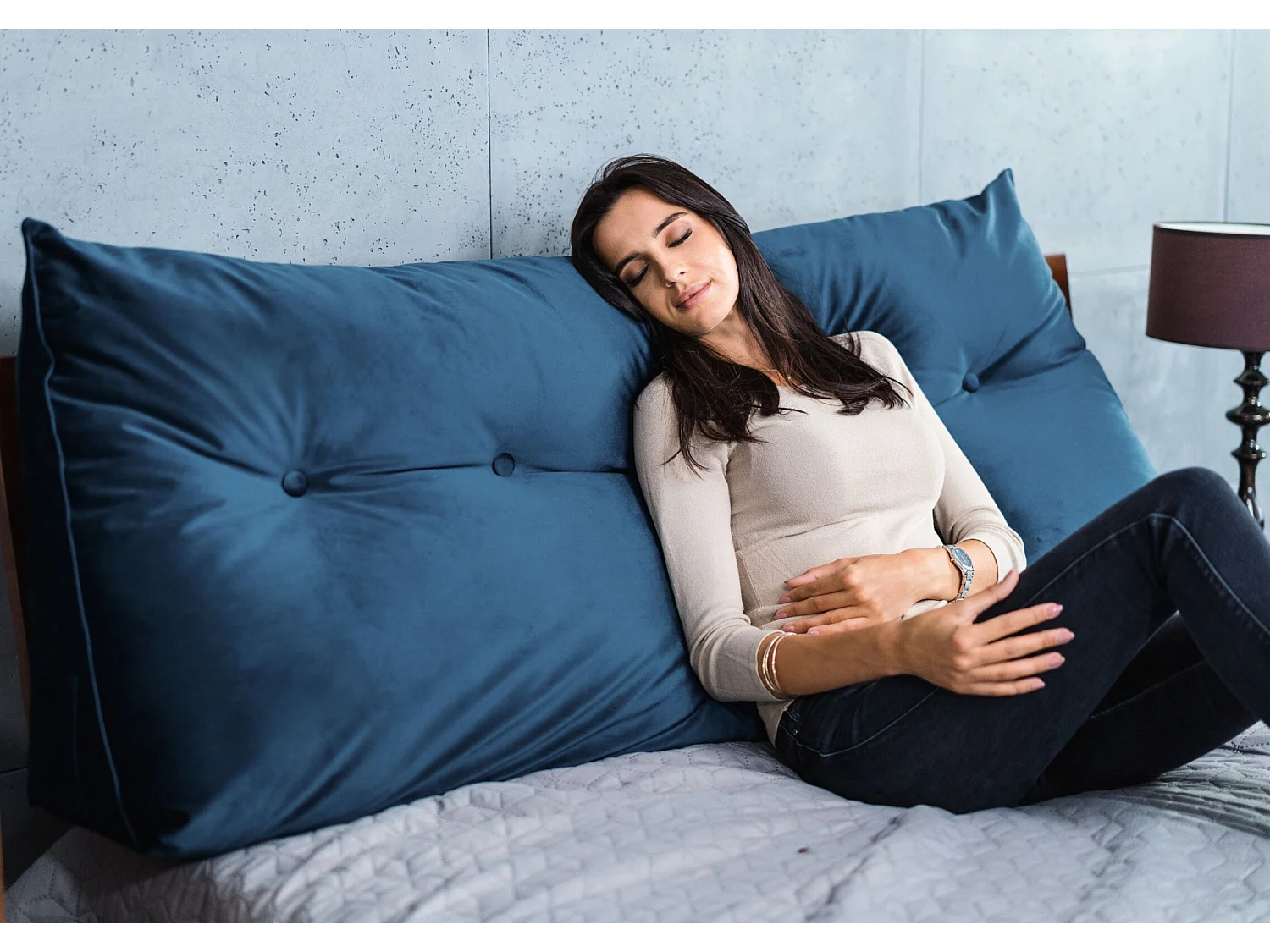 Poduszka na zagłówek PILLOW CHIC VELVET 160 granatowa