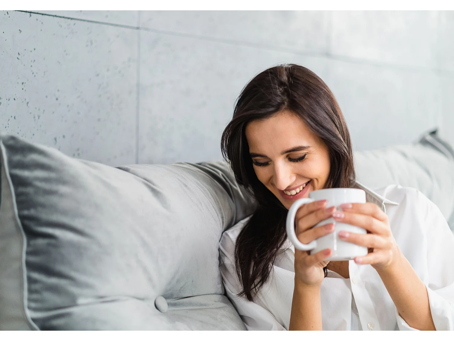 Poduszka na zagłówek PILLOW CHIC VELVET 160 szara