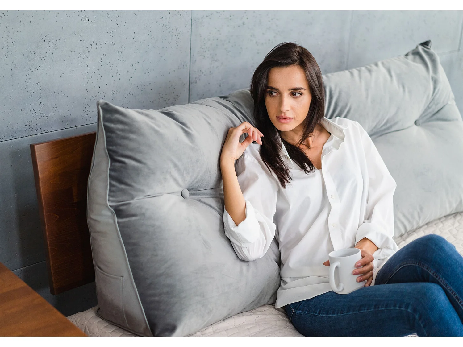 Poduszka na zagłówek PILLOW CHIC VELVET 160 szara