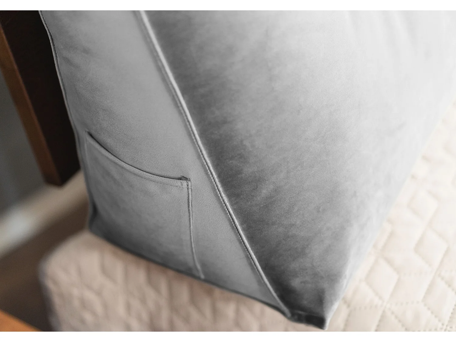Poduszka na zagłówek PILLOW CHIC VELVET 160 szara