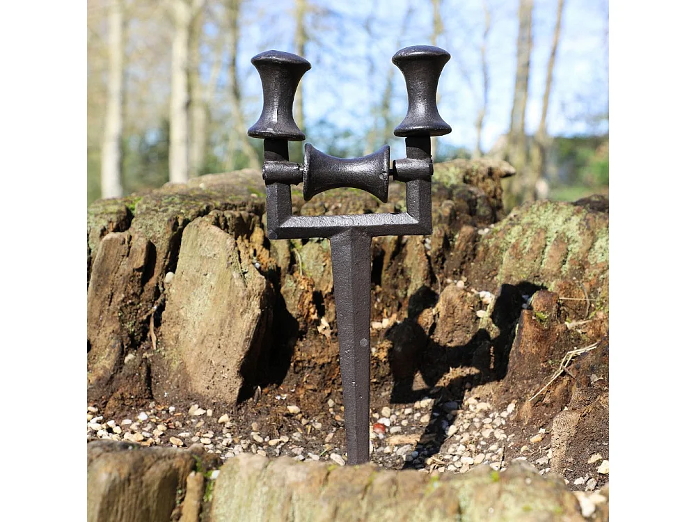 Enrouleur support porte tuyau arrosage à piquer en fonte marron 40cm