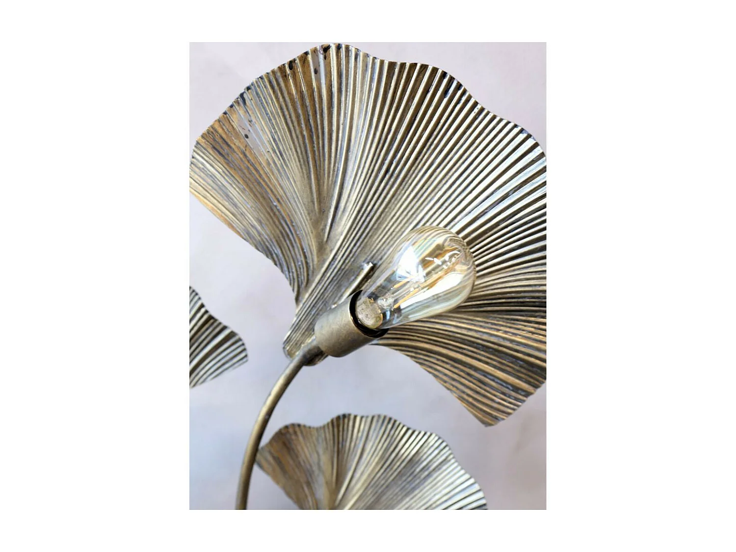 Lampadaire 4 feuilles ginko en métal laiton antique 65 x 25 x 150 cm