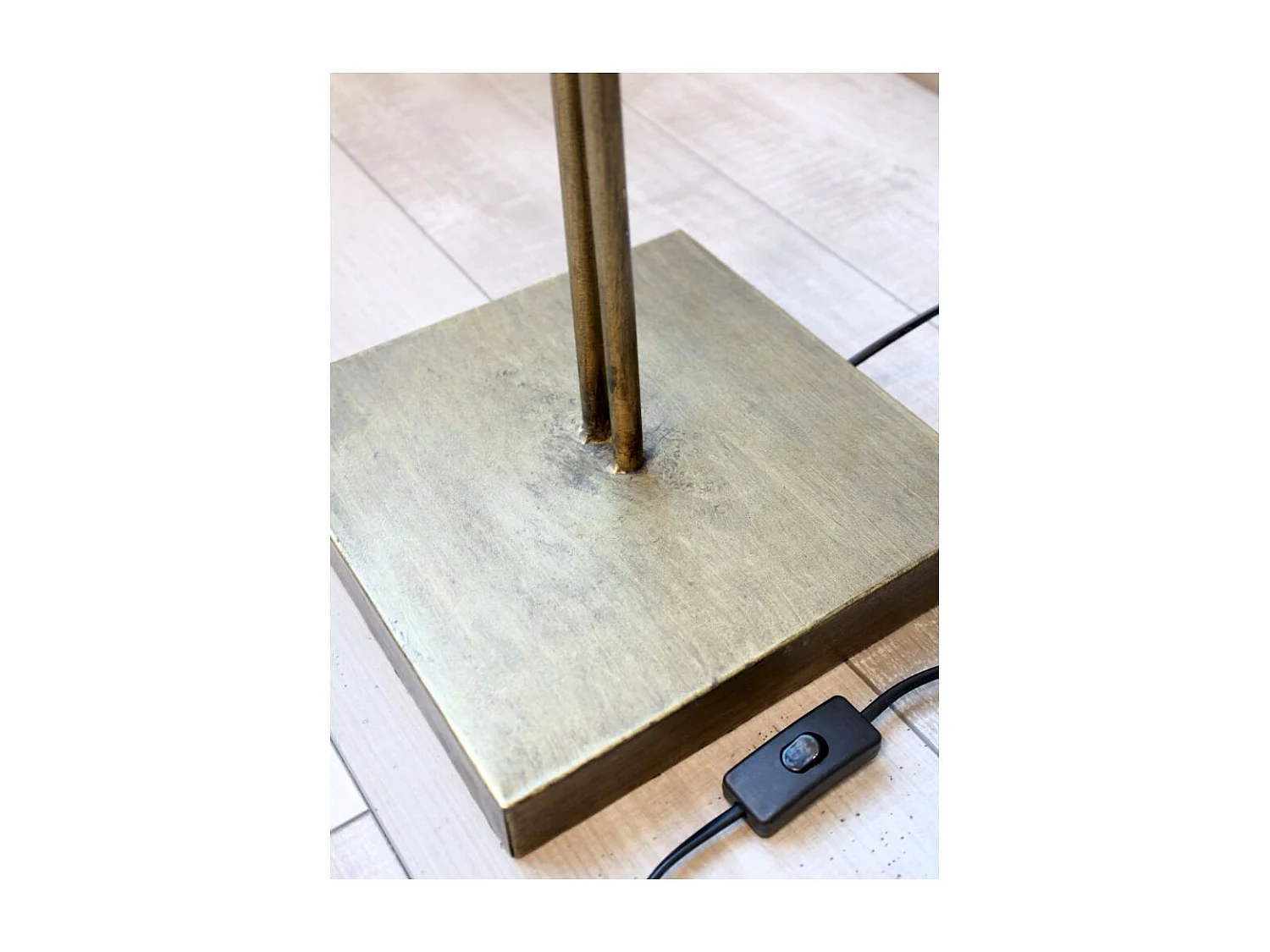 Lampadaire 4 feuilles ginko en métal laiton antique 65 x 25 x 150 cm