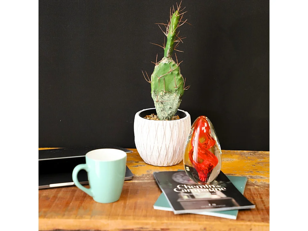 Presse papier sulfure "Tourbillons" en verre rouge 13.5 x 8 cm