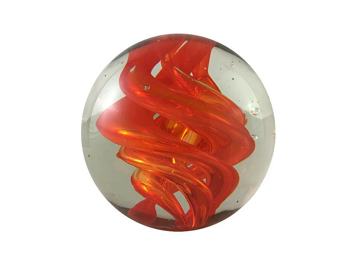 Presse papier sulfure "Tourbillons" en verre rouge Ø.10 cm