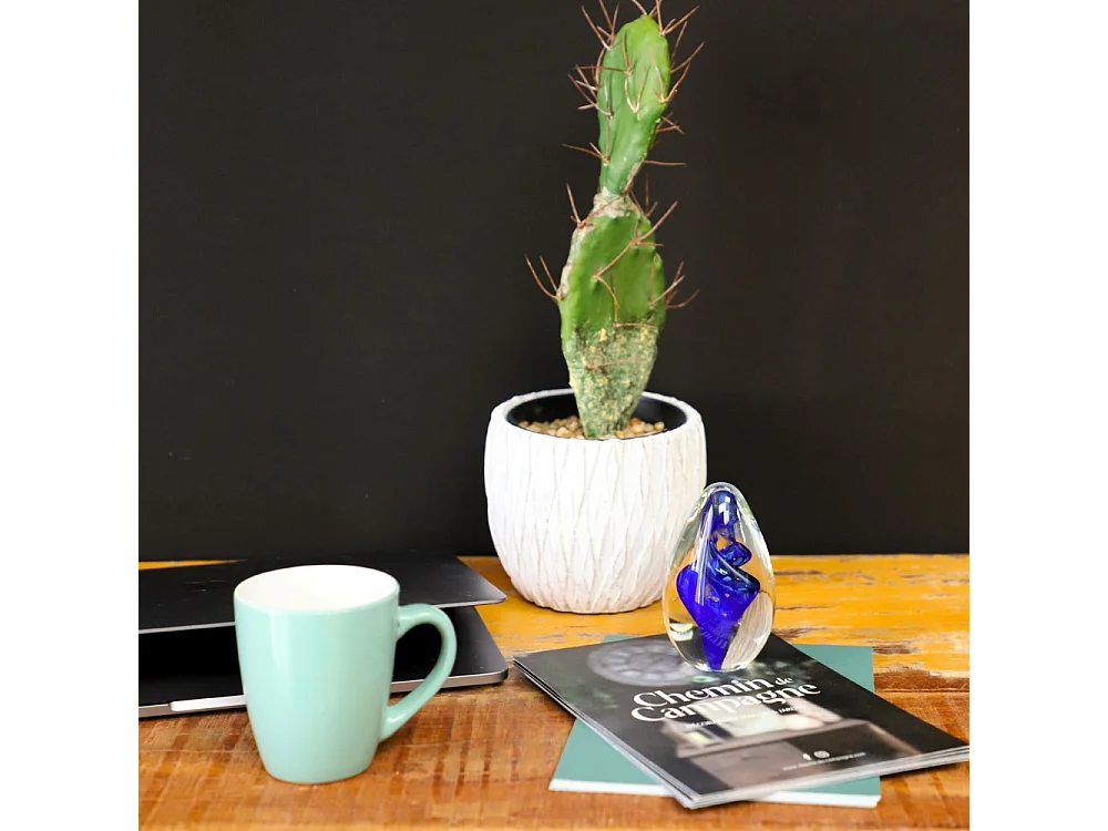 Presse papier sulfure "Flammes" en verre bleu 9 x 6 cm