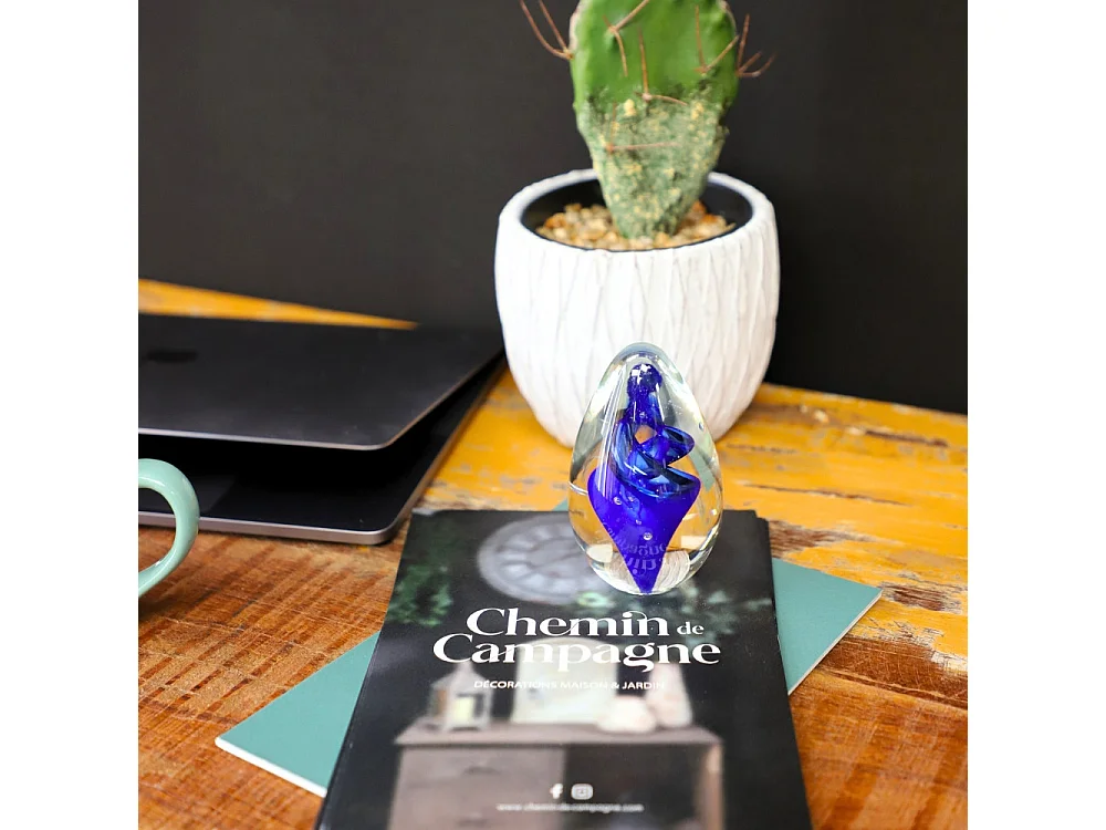 Presse papier sulfure "Flammes" en verre bleu 9 x 6 cm