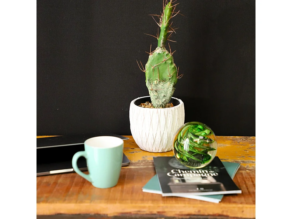 Presse papier sulfure "Tourbillons" en verre vert Ø.10 cm