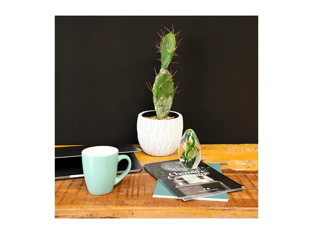 Presse papier sulfure "Tourbillons" en verre vert 10 x 6 cm