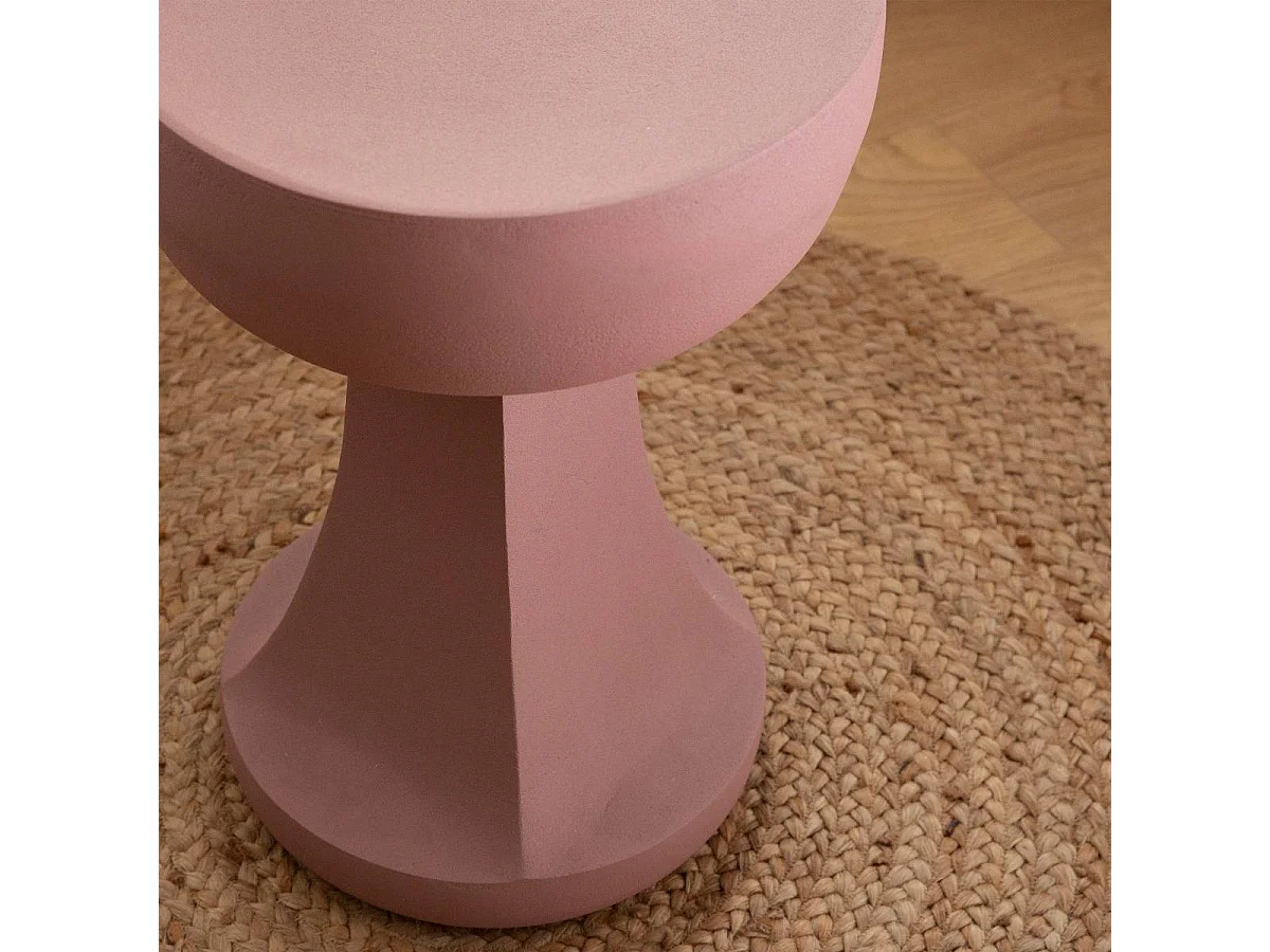 Mesa auxiliar rosa Margarita de metal para un estilo delicado