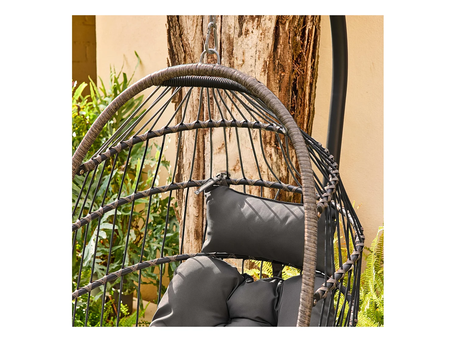 Fauteuil œuf suspendu anthracite TOSCANA acier. osier. polyester. 105 x 105 x 196 cm
