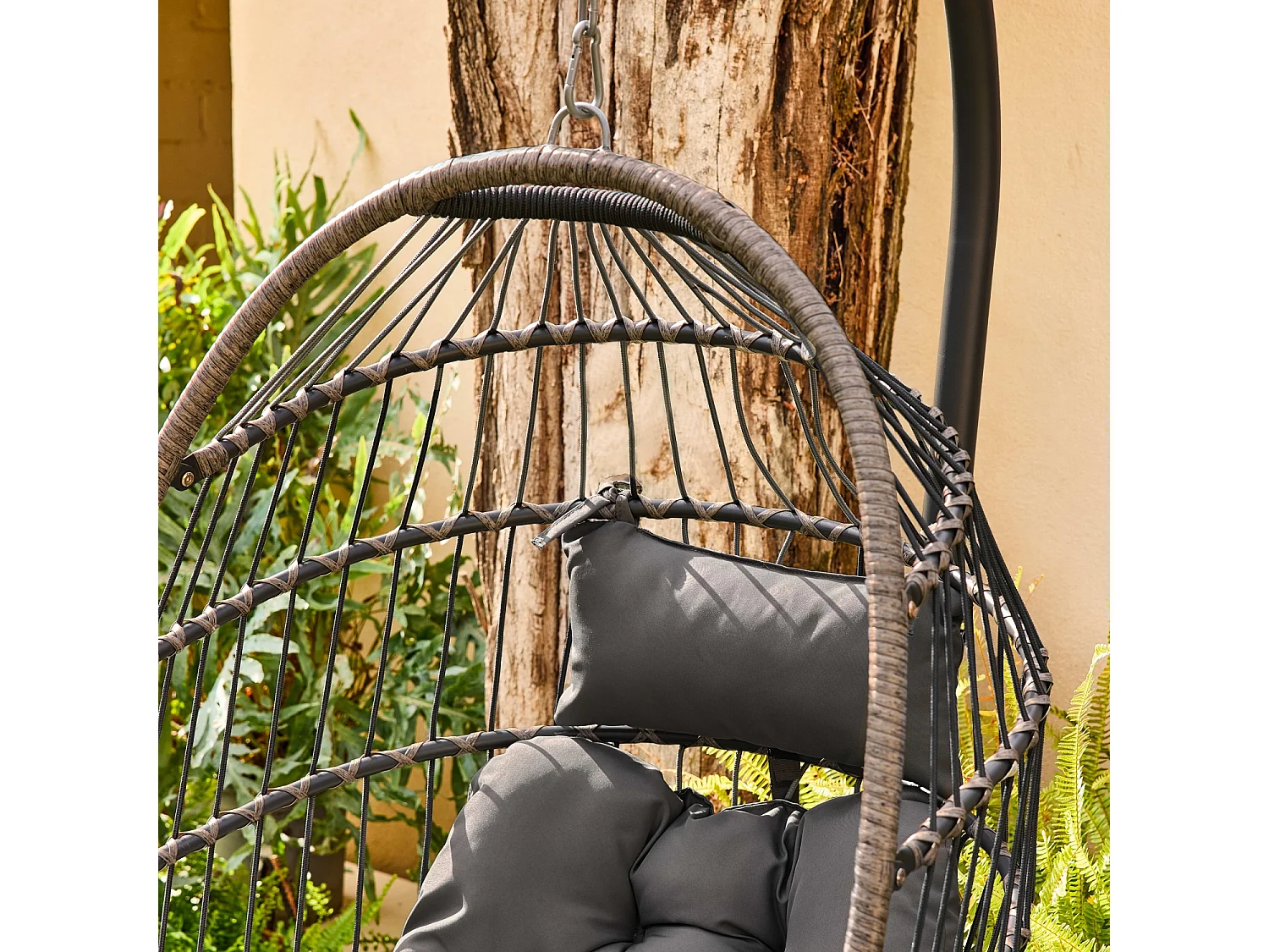 Sillón colgante de jardín tipo huevo de acero y poliéster antracita