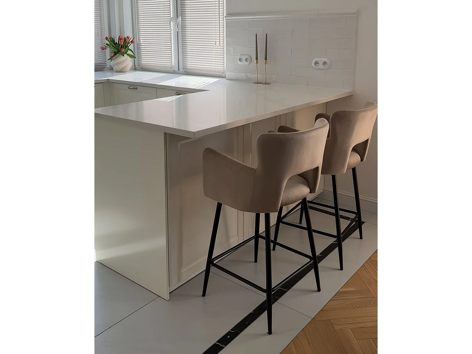 Set mit 2 Barstühlen SANILAC Samtstoff Taupe