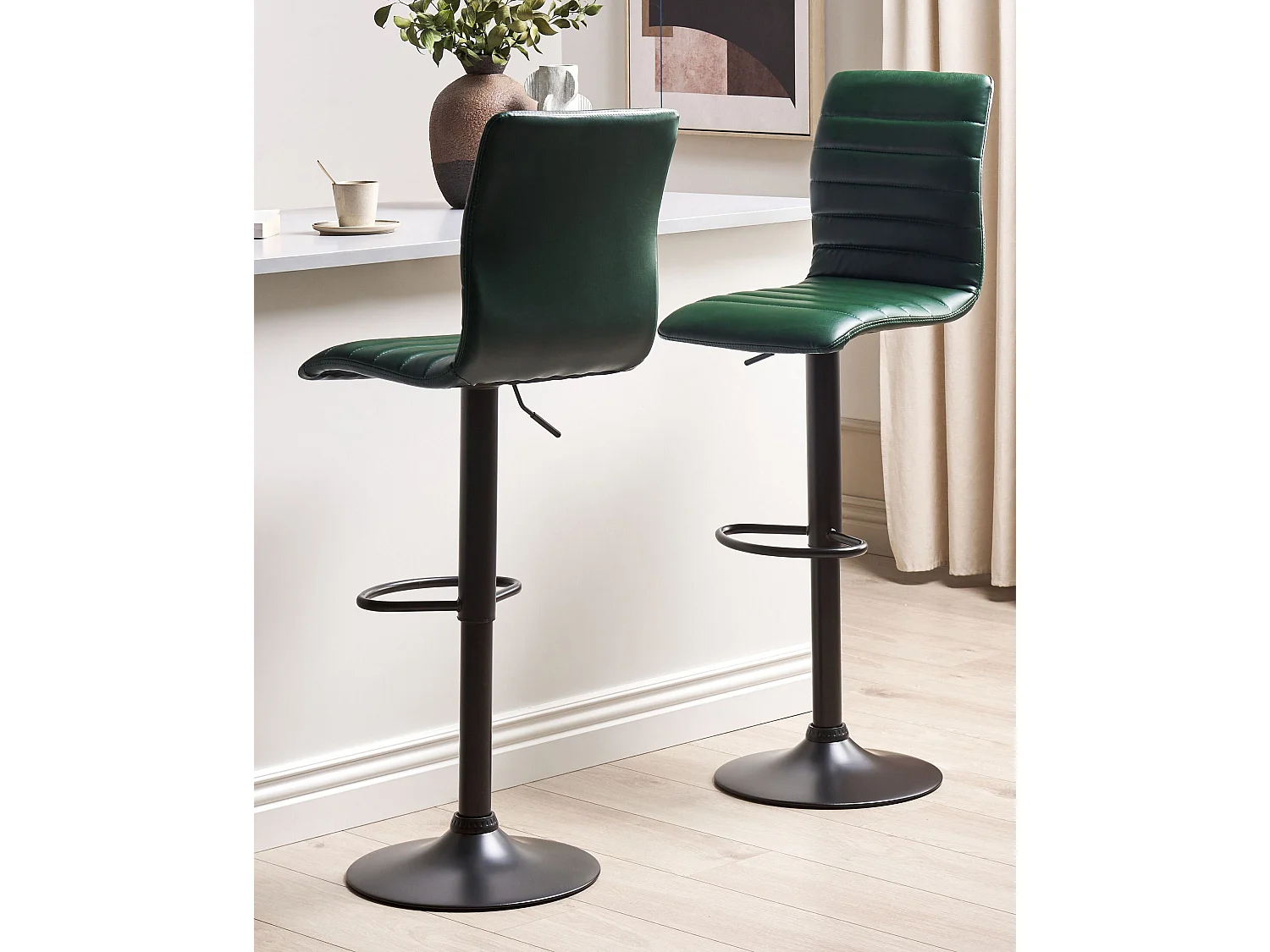 Barhocker 2er Set Kunstleder grün Metallgestell Fußstütze schwarz Lucerne II