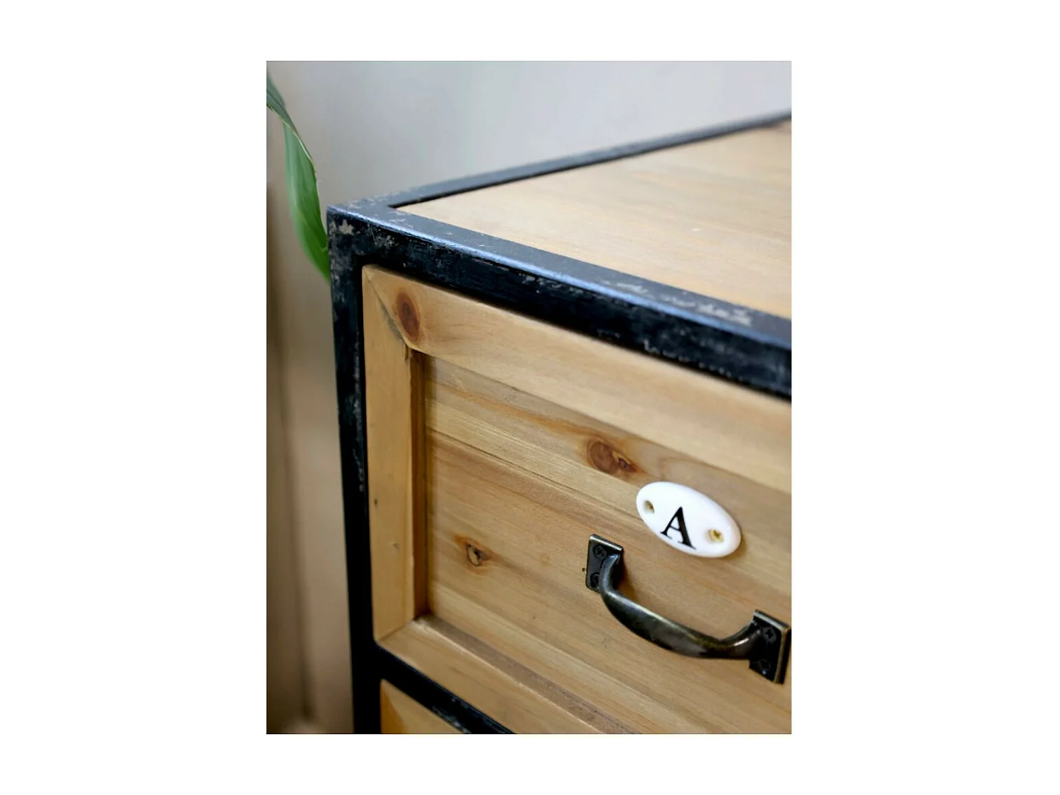 Commode 16 tiroirs en bois marron et fer noir 119.5 x 39 x 82 cm